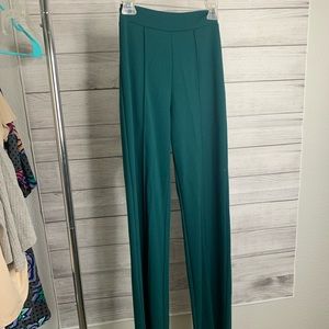 High waist. Wide leg pant
